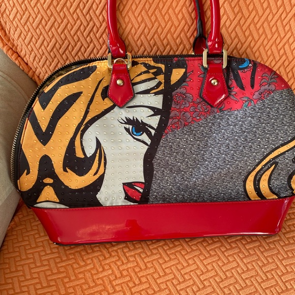 David Jones Paris woman’s face design red shoulder bag - Picture 2 of 10